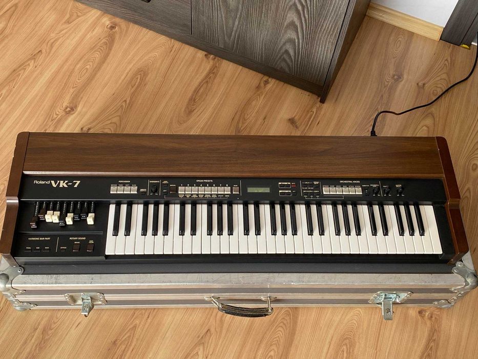 Roland VK-7 organy made in Japan z solidnym futerałem flightcase