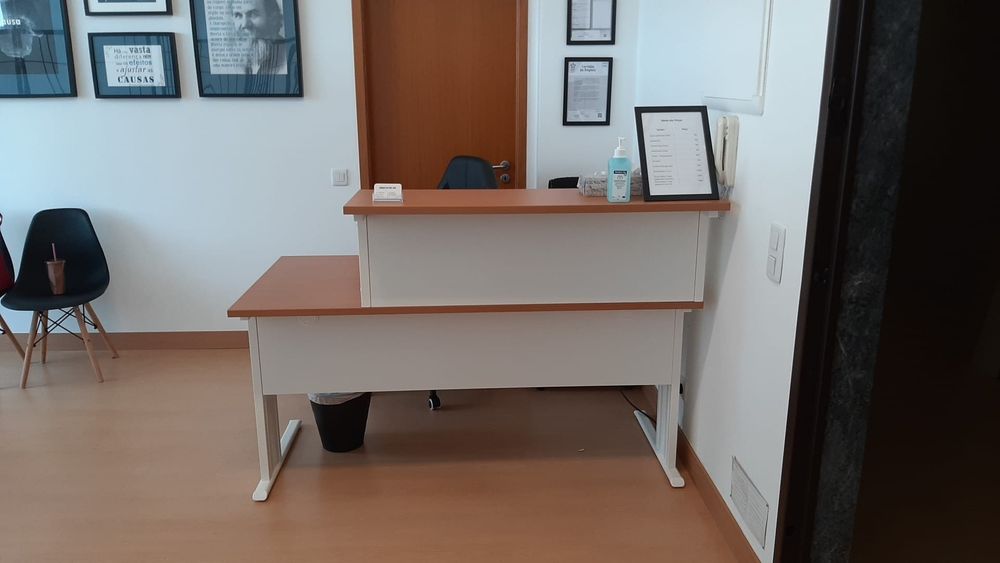Secretária para recepção