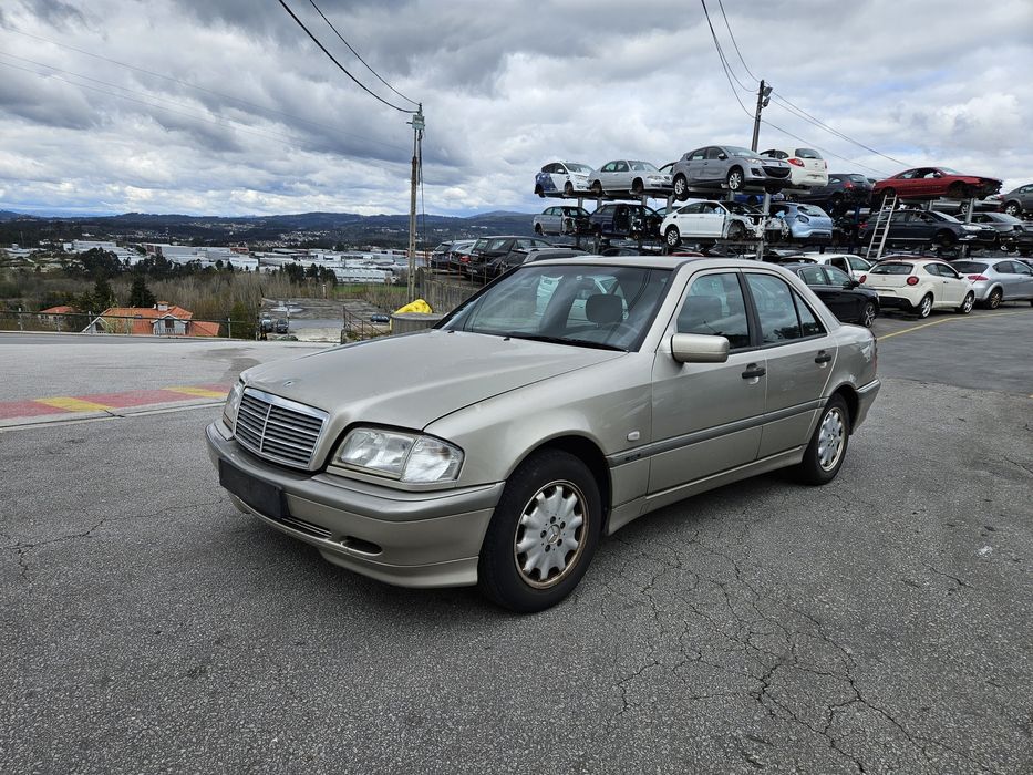 Mercedes-Benz W202 Classic C 220 Diesel de 1997 para peças