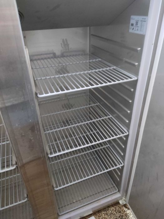 Armário Vertical de Refrigeração Profissional – Como novo