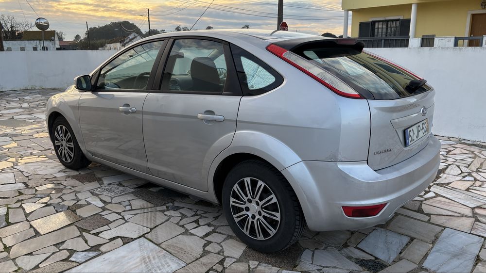 Ford Focus 2010 cinzento