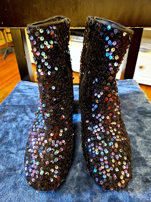 Botas pelo tornozelo com lanteloujas