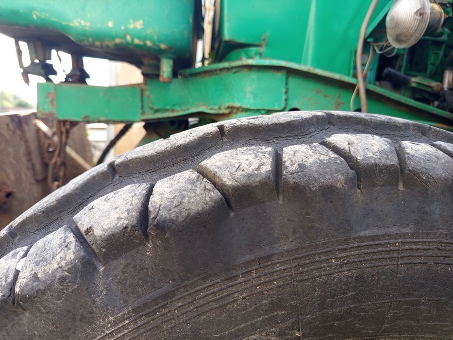 Екскаватор ЮМЗ 6