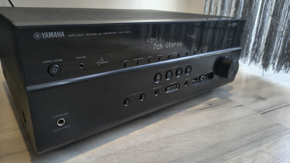 Amplituner Wzmacniacz Yamaha RX-V 673