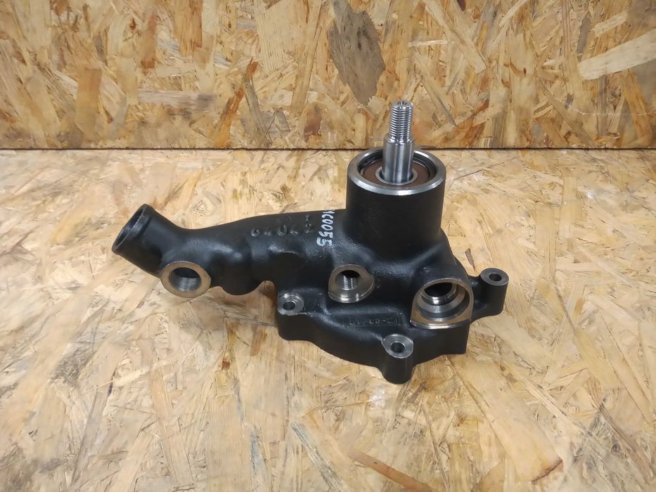 Pompa wody Valtra Valmet Sisu