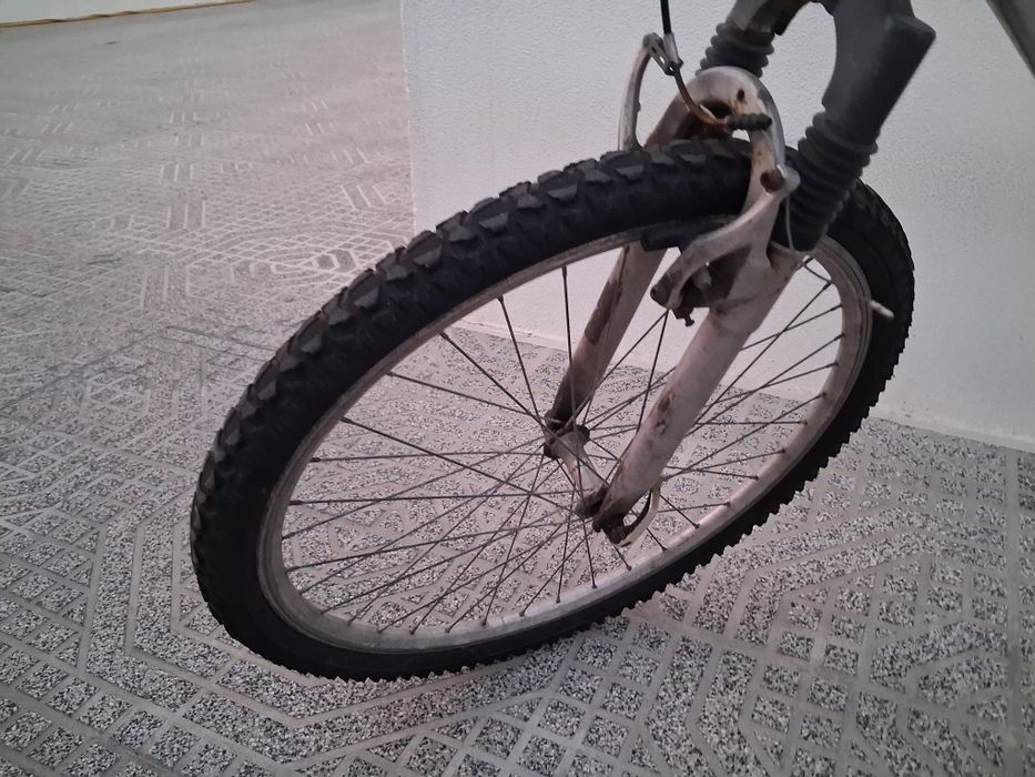 Bicicleta, velha mas boa, meu número para mais informações 912370009