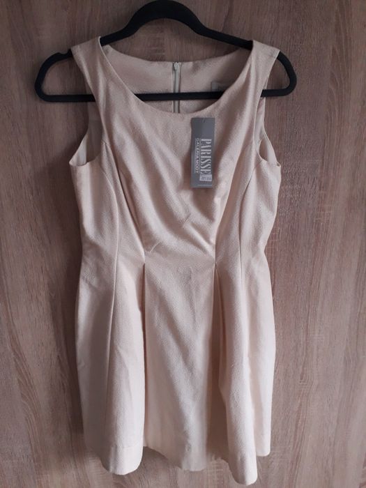 Sukienka w rozmiarze L