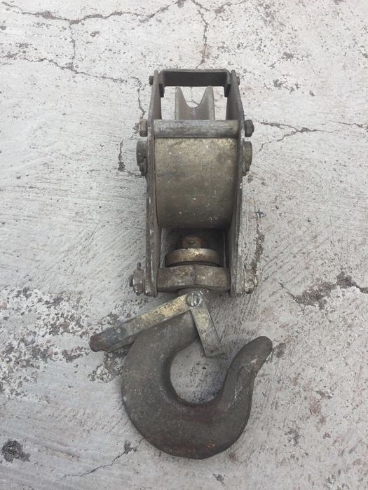 Продам крюк монтажный на тельфер