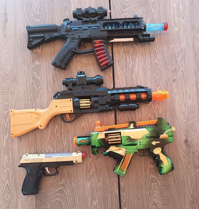 Zabawkowe Pistolety z dźwiękami 4 sztuki