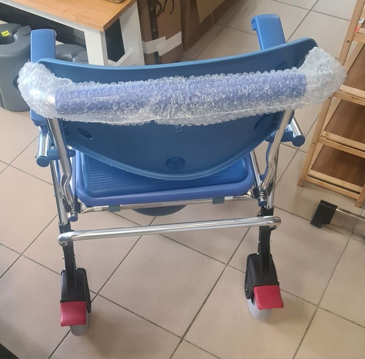 Krzesło prysznicowe z toaletką 3w1