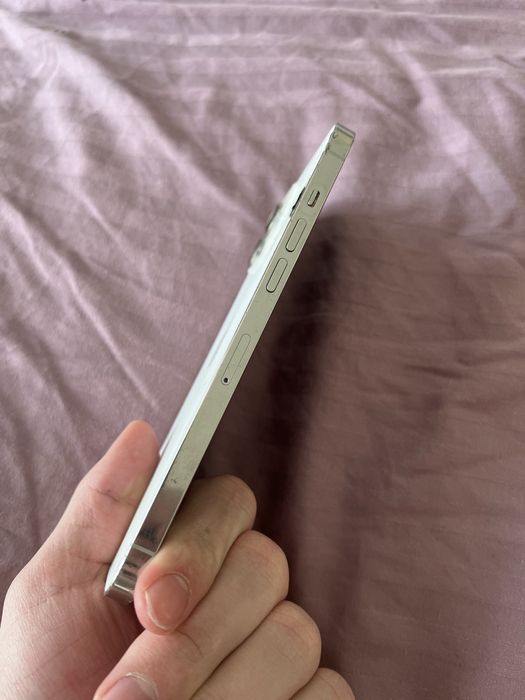 Iphone 12 pro max 512 GB ( Задняя крышка побита )