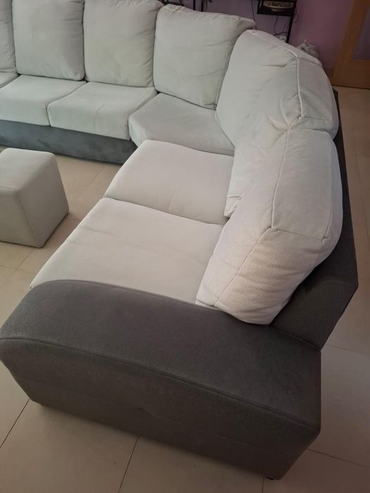 Sofá de canto de 6 lugares e 2 pufs
