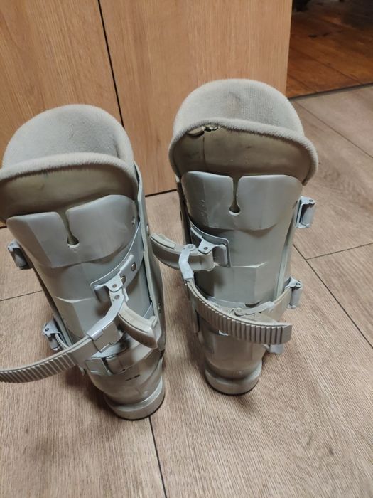 Buty narciarskie Lowa