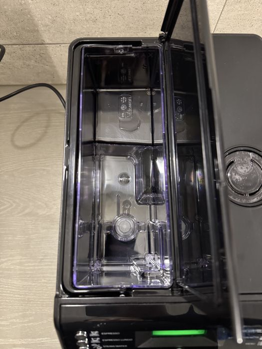 Кофемашина Saeco Philips HD8841