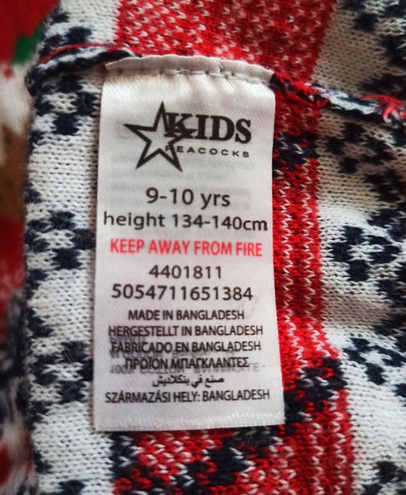 Новогодний свитерок как на мальчика так и на девочку.р134-140 на 9-10л