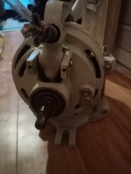 Двигатель для промышленной швейной машинки