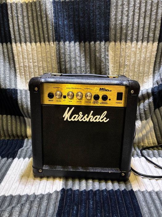 гитарный комбоусилитель Marshall MG10CD