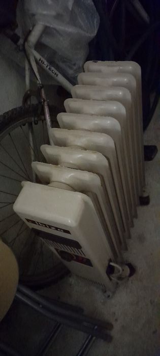Aquecedor/ radiador a óleo.