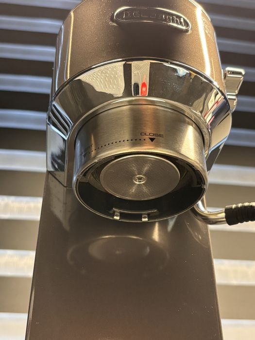 Кавоварка DELONGHI Dedica Arte EC885.GY