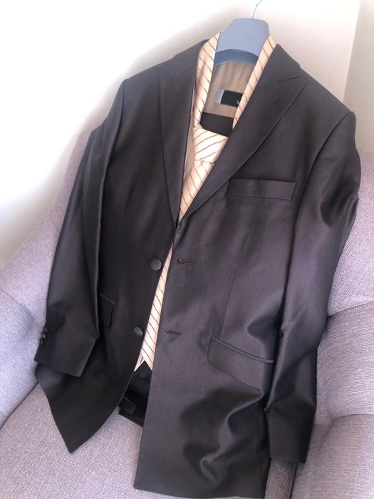 Fato castanho com colete e gravata marca Torre