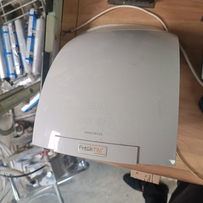 Suszarka elektryczna  do rąk freshtec plastikowa biała