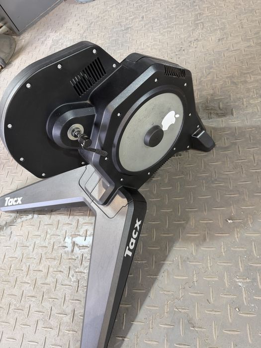 Trenażer tacx flux