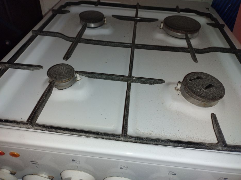 Kuchenka  gazowa z piekarnikiem elektrycznym