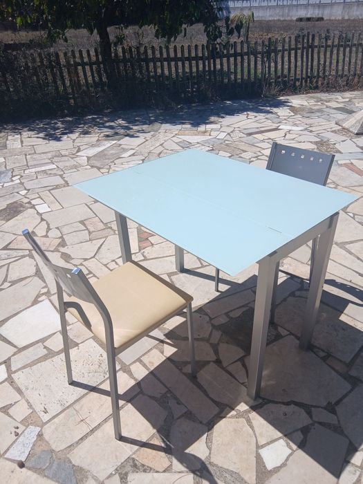 Conjunto de mesa de apoio com 2 cadeiras