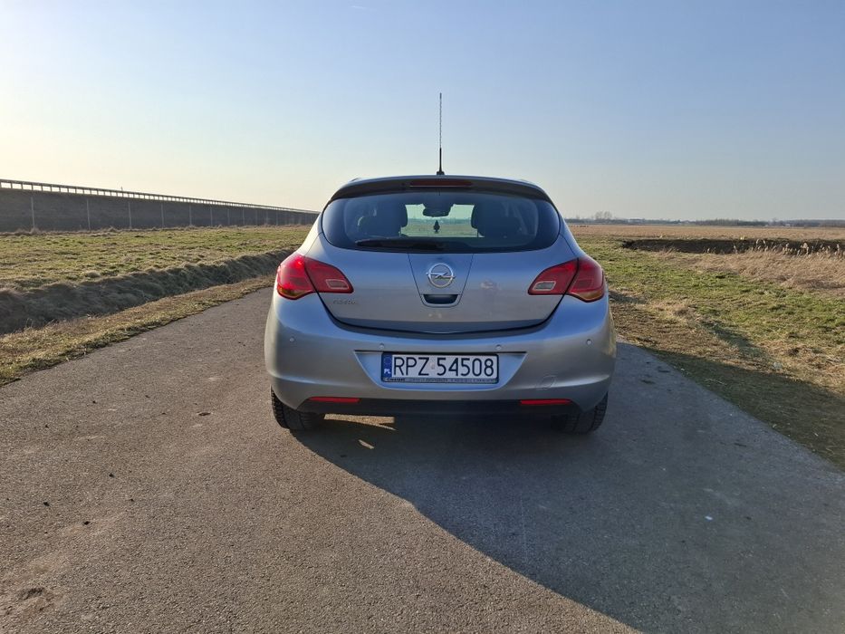 Samochód Opel Astra J