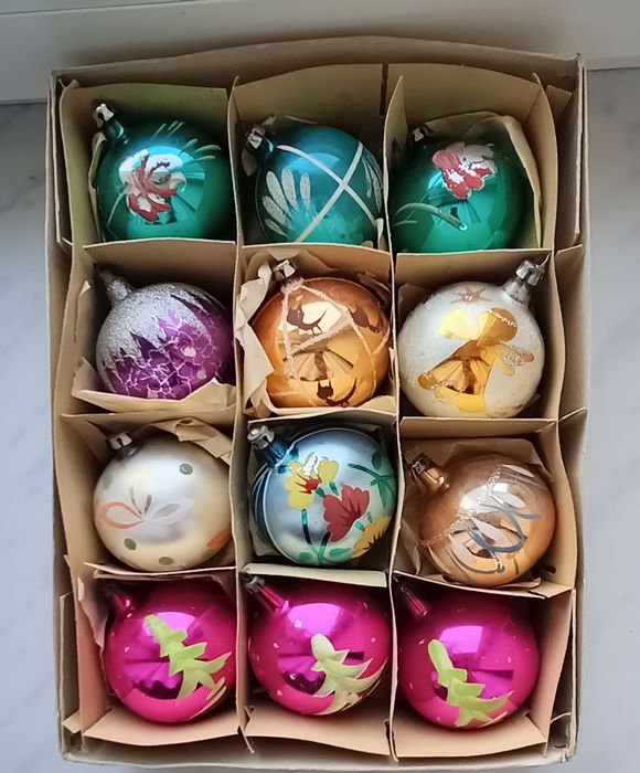 Bombki choinkowe PRL-zestaw 12 sztuk-  średnica  7 i 6 cm