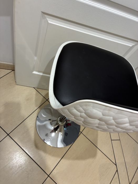 Hoker czarno bialy