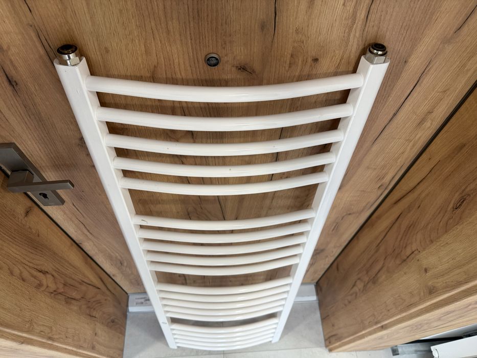 Nowy Grzejnik Łazienkowy Drabinkowy – Stan Deweloperski | 140x50 cm