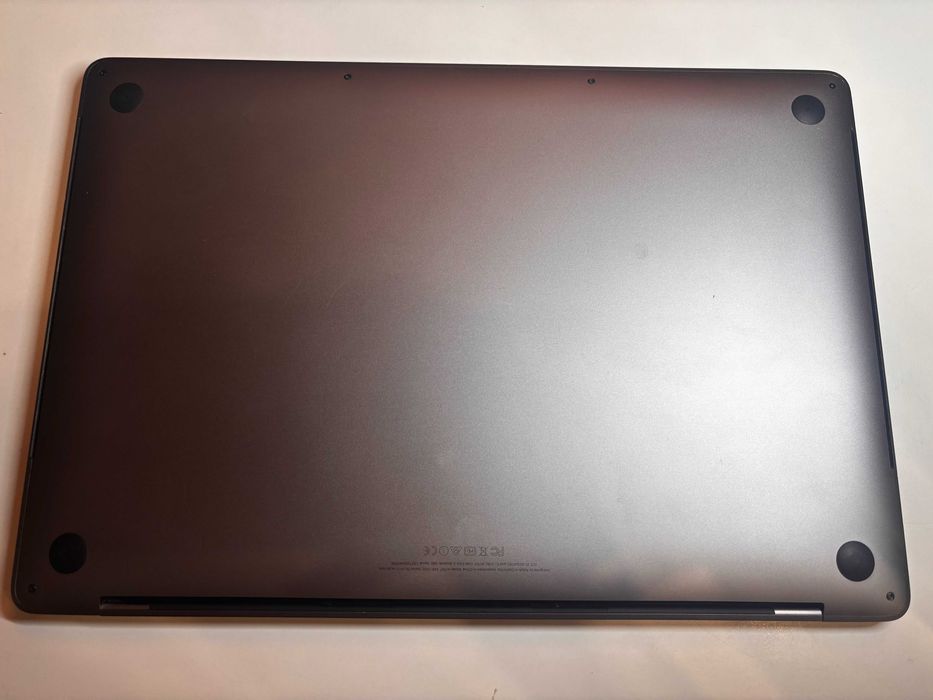 MacBook Pro 15, 2017 (Intel i7, 16 RAM, 512 SSD, 27 циклів батарея)