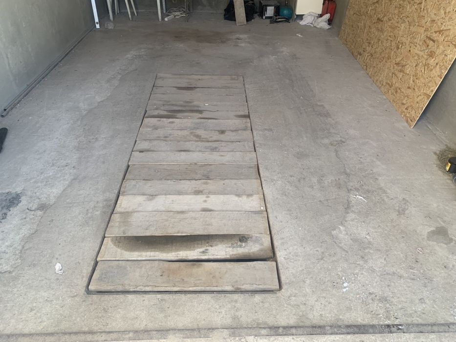 Гараж з підвалом