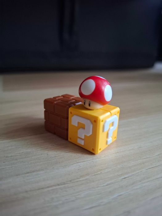 Pytajnikowy blok Kinder Joy Super Mario Bros Nintendo figurka VQ422
