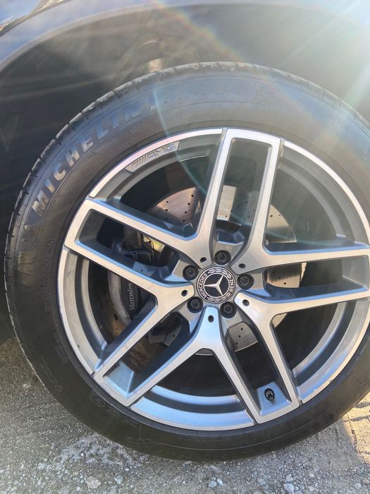 Колеса (4) на літо: Michelin 275/45 & 315/40 R21, диски Mercedes AMG