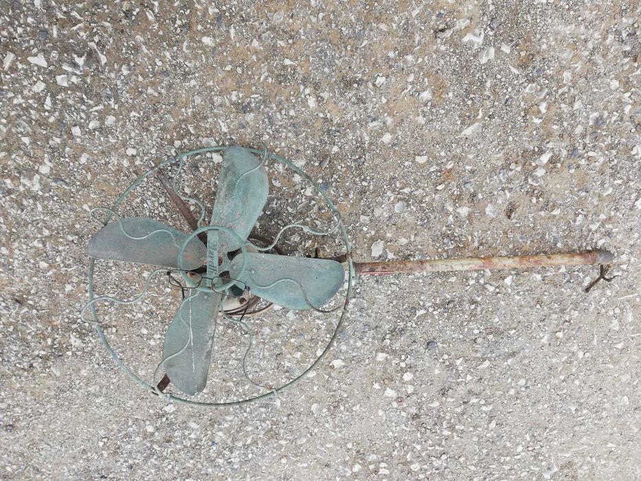 Ventoinha antiga Ercole Marelli de Chão