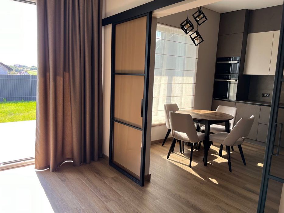 Котедж з ремонтом від власника, підвал, гараж, газ, ділянка 5сот.