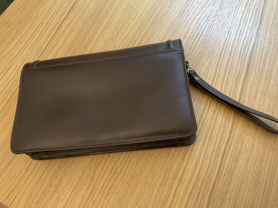 Bolsa em pele para homem .