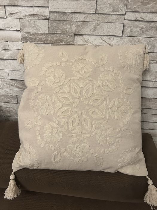Dekoracyjna poduszka z haftem w stylu Boho 40x40cm nr.8663