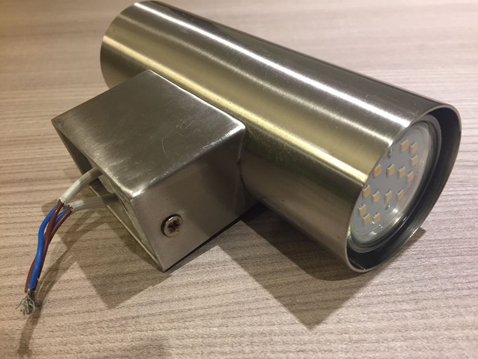 Candeeiro de Parede em Inox Vertical