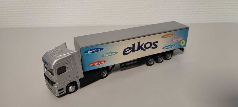 Колекція масштабних моделей авто вантажівок. Масштаб 1:87.