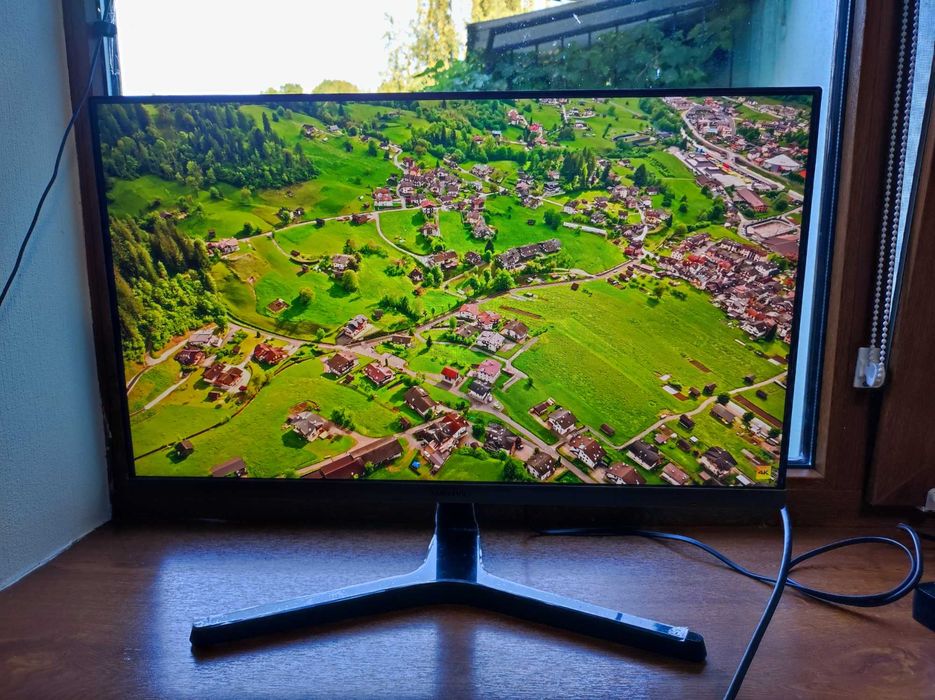 Монітор Samsung S24R350FZ 24" майже новий, ідеальна передача кольорів