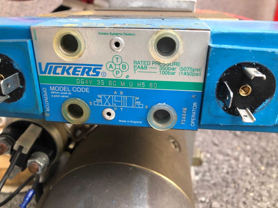 Platforma na drabinę i węże ssawne z zabudowy Ziegler.