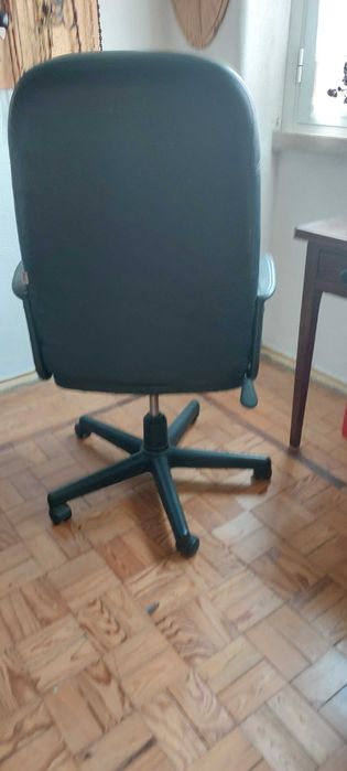Cadeira de trabalho ergonómica, regulável e com rodas