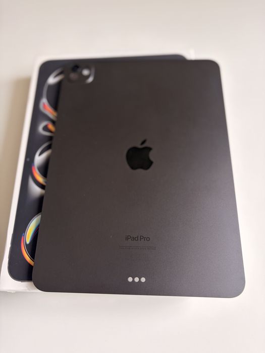 iPad Pro M4 11" (256GB) + Magic Keyboard – Excelente Estado