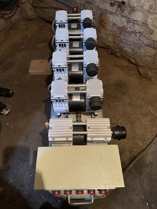 Конпресор безмасляный 900л мин 200 лит ресивер срочно