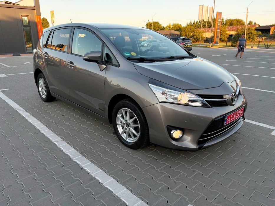Toyota Verso 2014 року, 1.6 дизель 82 кВт, на гарній комплектації!