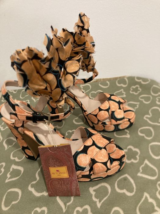 Sandalias marca Etro de milano