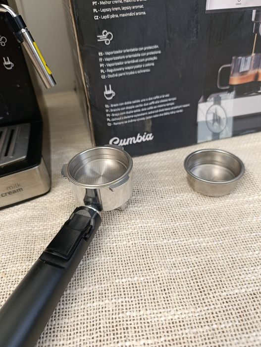 ekspres do kawy kolbowy – srebrny, 20 bar, mało używany, Cecotec Espre